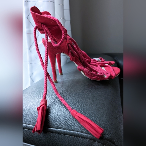 NLY Shoes Red Rope tie-up Stilettoes with fringes - Picture 4 of 6